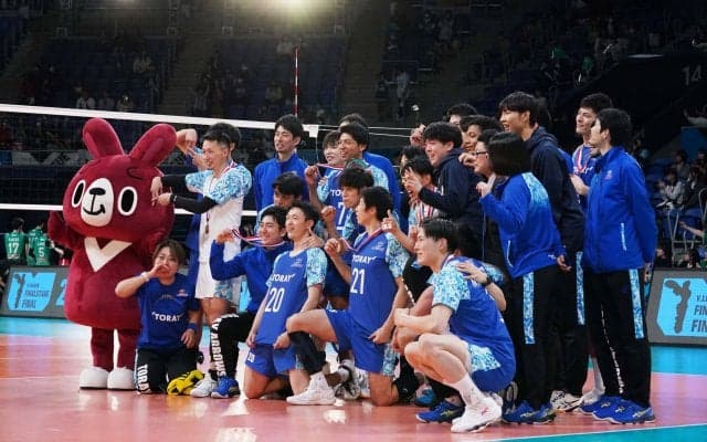 VリーグV1男子　フルセットの激戦を制した東レが3位
