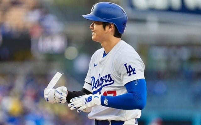 塁上で手を添え…大谷翔平のさりげない“気遣い”　試合中の配慮が「優しい上に紳士」