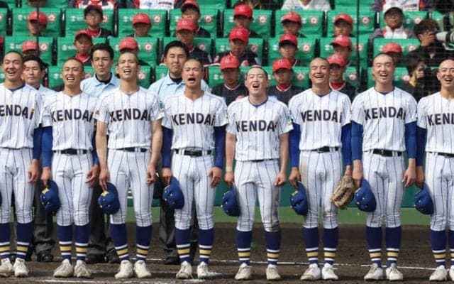 歌詞に「Be　together」　センバツ初優勝の健大高崎、校歌が話題に