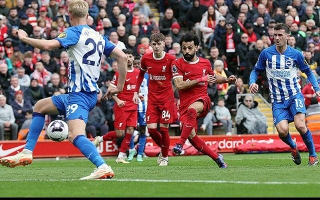 サラー逆転弾でブライトンとの接戦制したリバプールが暫定首位に！　フル出場の遠藤航は抜群の安定感【プレミアリーグ】