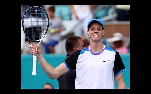 シナー 完勝でマイアミOP初V