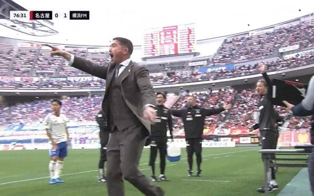 「審判団は説明必須」「バチギレでいい」選手の交代準備中にリスタートされて監督が大激怒　失点につながる重要局面のゴタゴタにSNSも大物議