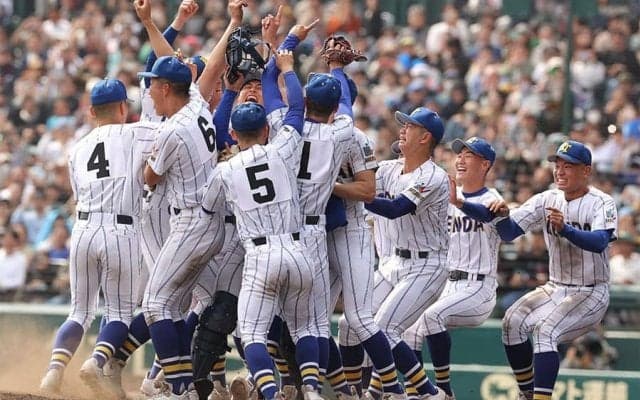 バスだけ立派で「バカにされた」　創部から22年…陰で支えた運転手の涙「本当に弱かった」