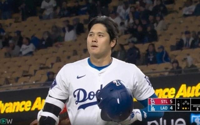 何かがおかしい… どうした、大谷翔平？ フルスイング三振後、ベンチへ戻る姿にファン騒然 「ちょっと休ませてあげて」「いつもの大谷さんが戻ってきて欲しい」