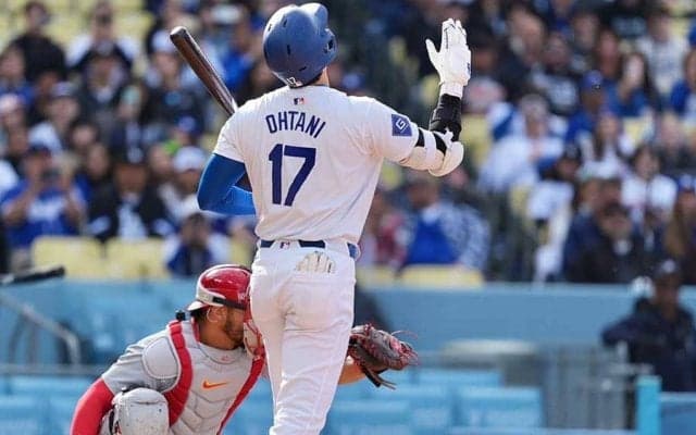 大谷翔平も天仰ぎ不服…疑惑の1球に「なぜ？」　敵軍番記者も“認めた”判定にSNS賛否