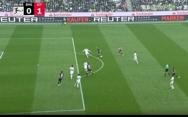 一体、何が起こった…！? 堂安律が“天才的バックヒールパス”を炸裂した瞬間　日本代表の10番が魅せた“実質ゴール”の技ありプレー