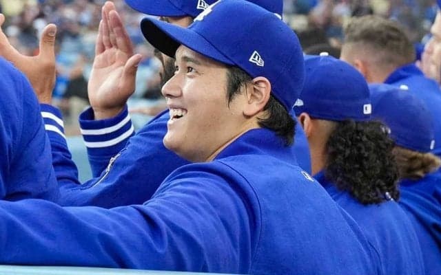 大谷翔平、ベンチで“お茶目な一面”　塩分補給も…ファン指摘「ちゃんと入ってない？」