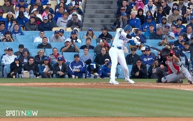 大谷翔平、4球連続直球勝負に最後は"力負け" 「差し込まれてるな」「打球上がらんな」ファンも心配