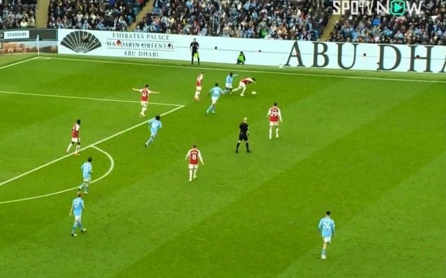 「つよっ！ 余裕で抑えた！」冨安健洋、“ワールドクラスの守備”で最強ドリブラーに完全勝利した瞬間！ 三度目の正直に「最後は勝った」「このシーンで全部が払拭された」