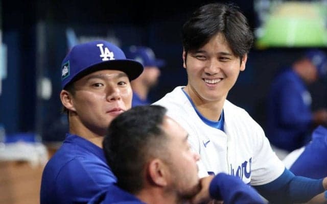 ニヤニヤ大谷翔平vs真顔の山本由伸　“謎の睨めっこ”決着「笑わせにきてんじゃん！」