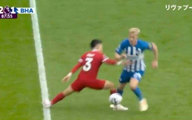 一体、何が起こった！？リバプール遠藤航が突如出現→相手を吹っ飛ばした瞬間　速すぎて危険な超加速プレスを炸裂！今季通算8枚目のイエローカード