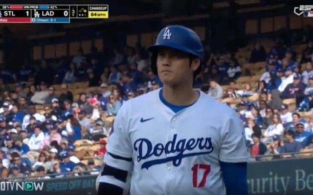 大谷翔平、“疑惑の一球”が影響したか？ ボール球を強引にスイング、三振後に見せた“表情”にファンも同情の声 「そりゃ怒るだろ」「さすがにこれは可哀想」