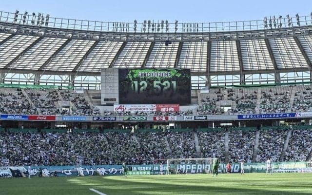 「お二人姉妹みたい」女子アナコンビの“紫ユニ”での味の素スタジアム生観戦ツーショットが「かわいい」と話題！「仲良し」「お二方ともクールな笑顔」の声