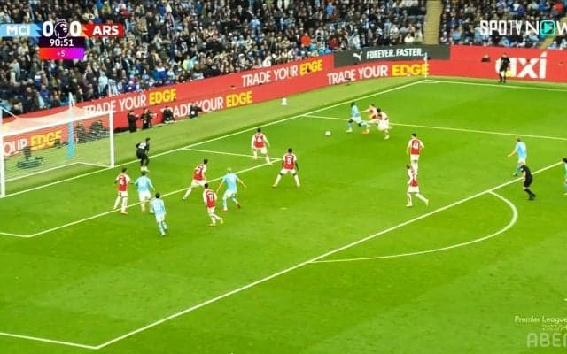 冨安健洋も置き去り…最強ドリブラーが“エグすぎる加速”で２人を抜き去った瞬間！ 圧巻の超スピードが話題沸騰「ドリブル怖すぎる」「なんだ今の」