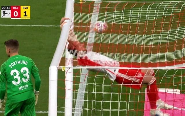 「何やってんだ！」ケインの“珍しいシュートミス”に観客が激怒…最強ストライカーがまさかのヘディング失敗→クロスバーにぶら下がって悔しがった一部始終