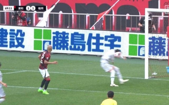 「完全にハンド」「手畳んだやろ」浦和・前田のシュートが腕に当たってハンド→PKの判定にファンは意見分かれる「これはかわいそう」「厳しいけど仕方ない」