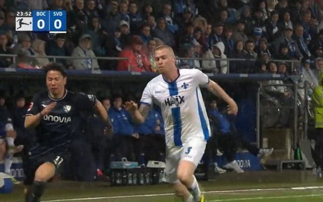 「カッケエ」「相変わらず速い」ジャガー浅野の爆速裏抜けダッシュが炸裂！相手DFより後方スタートでも難なく追いつく圧巻加速力