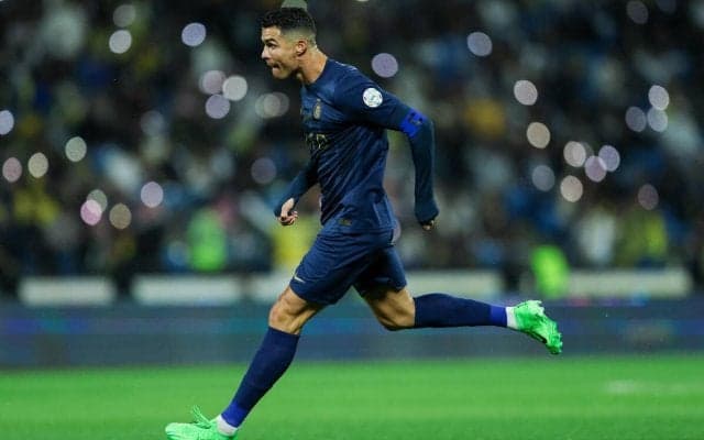 「FKエグいな」「普通にバケモノ」壁を無力化するFK2発に、芸術ループ…C・ロナウドの2試合連続ハットに驚きの声！「39歳とは思えない」