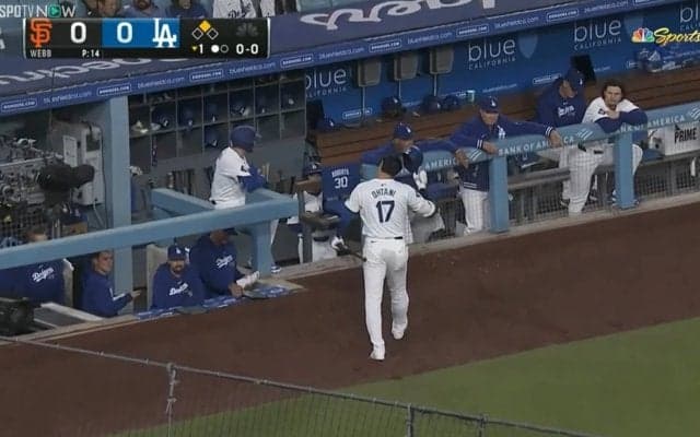 大谷翔平「顔が暗い」「疲れているのでは？」見逃し三振後にベンチで見せた表情に心配の声相次ぐ事態に