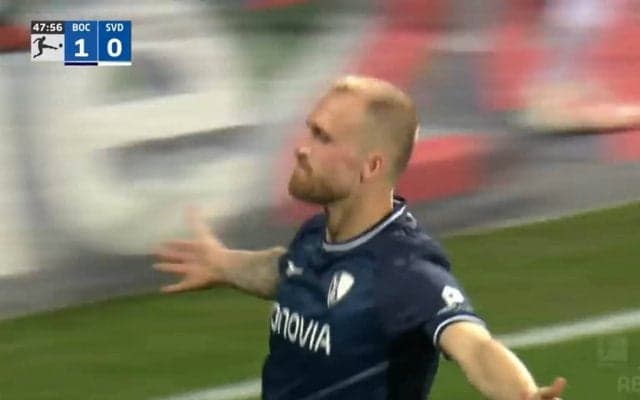 “ドッペルパック”達成の瞬間 浅野の目の前で…相手選手のプレゼントボールからボーフムFWの鮮やかヘッドが炸裂！