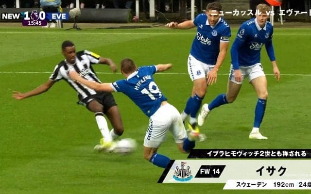 「タッチが完璧」“イブラヒモビッチ２世”のスーパーゴールを見たか！ 巧みなキックフェイント→３人に囲まれてもサイドネットを揺らした一部始終「上手すぎてため息」