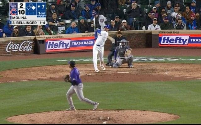 球場騒然…どこまで飛ばすんだよ！ 打った瞬間にホームランと分かるスコアボード直撃の超特大弾　球界屈指のフルスイング屋の“確信”の一撃にファン騒然