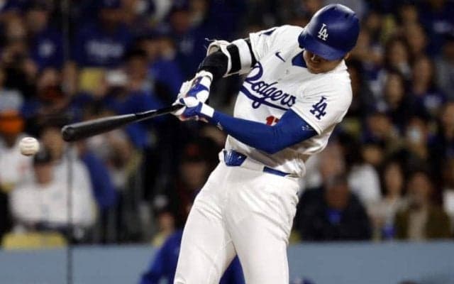 ついに出た大谷翔平のドジャース移籍後第1号！ 右翼スタンド一直線の特大弾に米メディアも熱狂「愛している」
