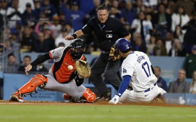 大谷翔平が待望の移籍1号&足でも魅せた！ 一塁から激走「ジェット噴射！」と現地メディアも驚く