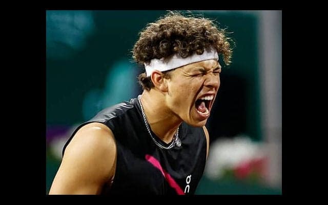  激闘を逆転で制しクレー初8強 