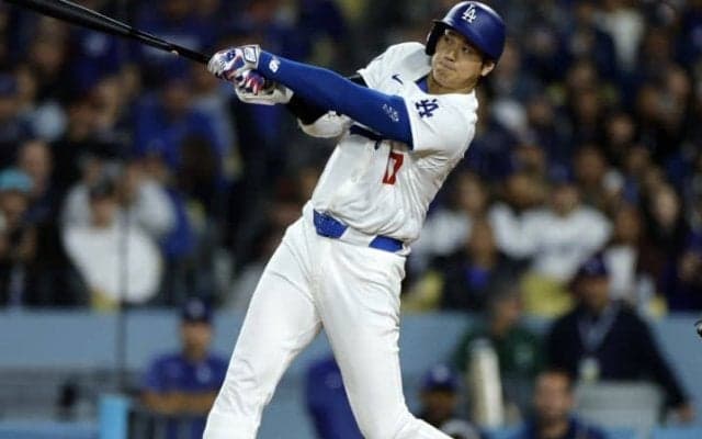 大谷翔平が「打ち砕いた」！　170キロ、131メートルの“待望1号”に米記者は歓喜「素晴らしい光景だ」