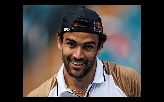  絶妙ドロップショット披露し8強 