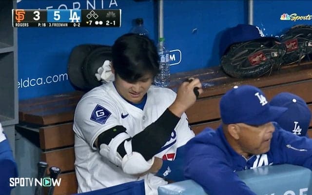 大谷翔平に笑顔が戻った！移籍後初アーチにベンチで久々“ニッコリ” 「アカン泣きそう」「苦しんだけどついに…」ファンの喜びもひとしお