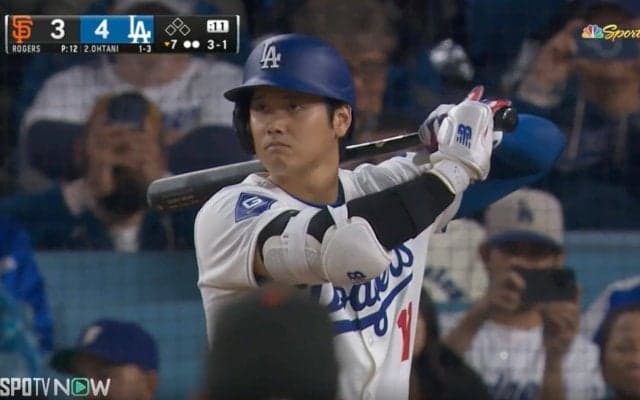 大谷翔平の”何か”が完全に変わった…？ 今季第1号を放つ直前に見せた一瞬の“表情”にファン騒然 「いい時の大谷の雰囲気」「あの目はガチ」