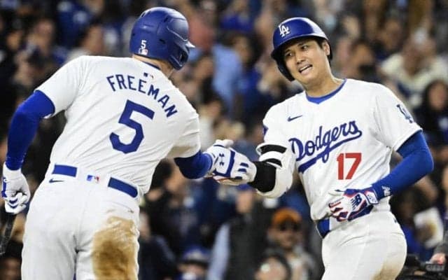 「象徴的な瞬間」大谷翔平のドジャース移籍1号に米メディアも興奮「ドジャースタジアムの観衆を初めて総立ちにさせた！」