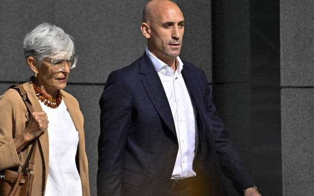 「私が男だからか？」懲役2年半を求められているスペインサッカー連盟元会長、キス問題についての発言が話題に「理解できない」