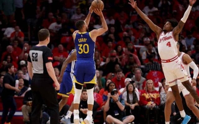 ウォリアーズ、プレーイン出場権を争うロケッツとの直接対決を制し6連勝