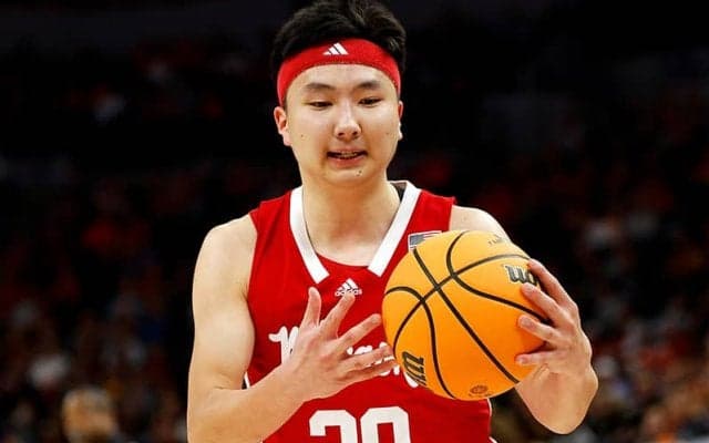 富永啓生にラブコール？B1琉球のビッグマンが圧巻パフォに反応「ビーチとスクリーンは好き？」