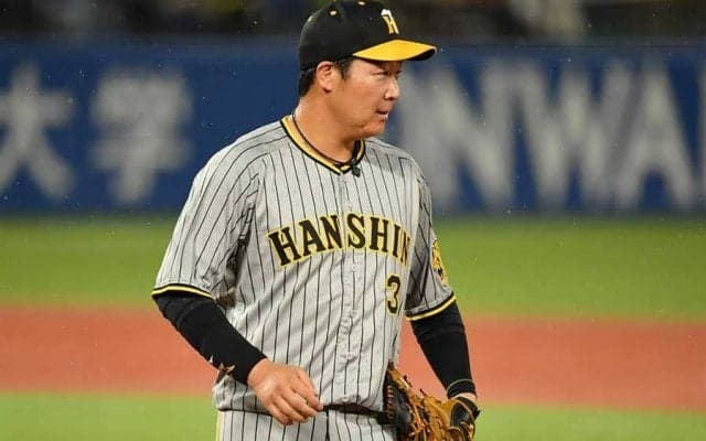 阪神・大山がヤクルト・西川と激突　倒れ込み場内騒然…プレー続行に場内拍手