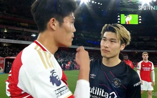 「胸熱シーンだ！」冨安健洋と橋岡大樹のツーショットが大反響！「削ってごめんな」とアーセナルDFに謝罪された理由は？ プレミアリーグで日本人対決が実現「何だか嬉しい」