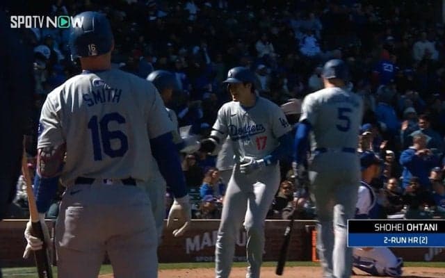 やっぱり、やるなお前！大谷翔平、2試合連発にベッツ、フリーマンが連続祝福タッチの感動シーン