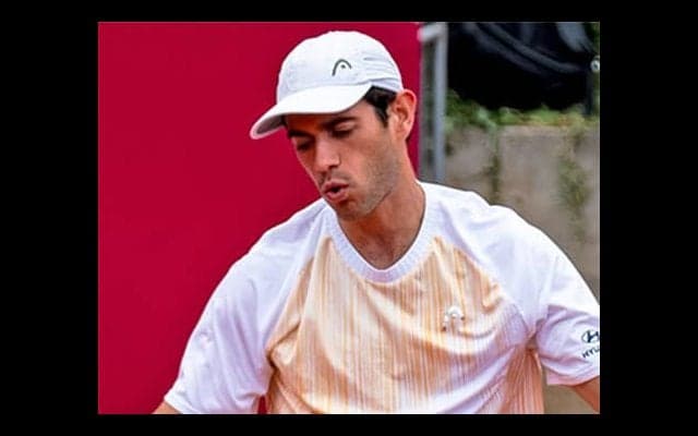 疑惑の判定に痛烈批判「審判は解雇」