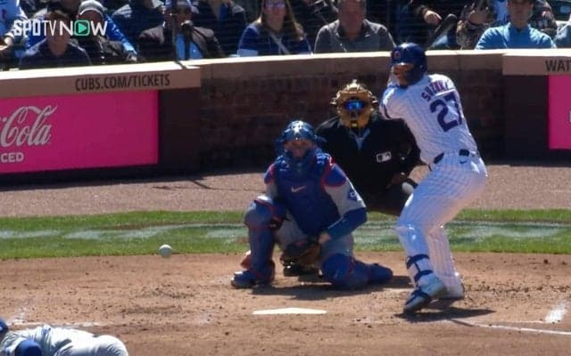 鈴木誠也の威圧感に相手投手が混乱状態に…剛腕投手がホームはるか手前に弾む大暴投シーン