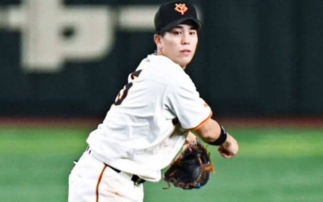 連係抜群「クルクル」美技に騒然　「サラッとやっちゃう」巨人23歳“逸材”にファン歓喜