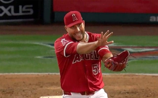 ドラゴンボールの『かめはめ波』で勝利のパフォーマンス！「それは悟天だけどw」エンゼルス投手の仕草を投稿したMLB公式の“誤り”にファンが総ツッコミする事態に