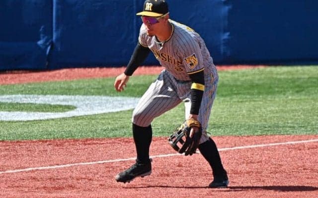 【阪神】岡田監督もぶぜん　サトテル再びの適時失策に厳しい目が向けられる理由