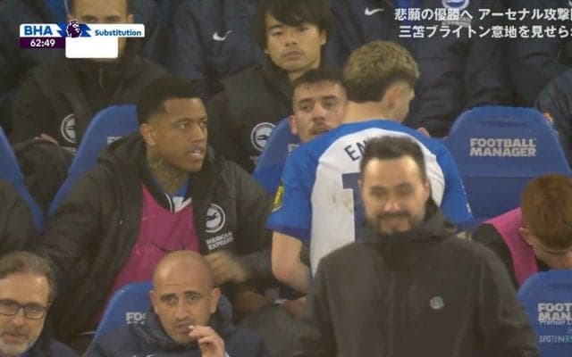 ミトマがいたぞ！「三笘おるやん」「かわい笑」ベンチに下がった10番を労う姿をカメラが捉えた！久しぶりの姿にファン大歓喜の瞬間