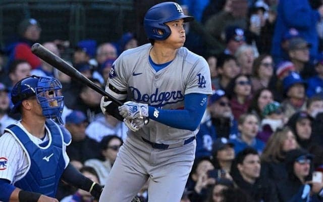 大谷翔平、つまずくも今季初の三塁打　鈴木誠也が処理もたつく…4試合連続安打