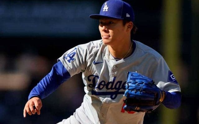 山本由伸、メジャー初勝利の舞台裏　日米に咲く笑顔…小さな液晶が“繋げた絆”