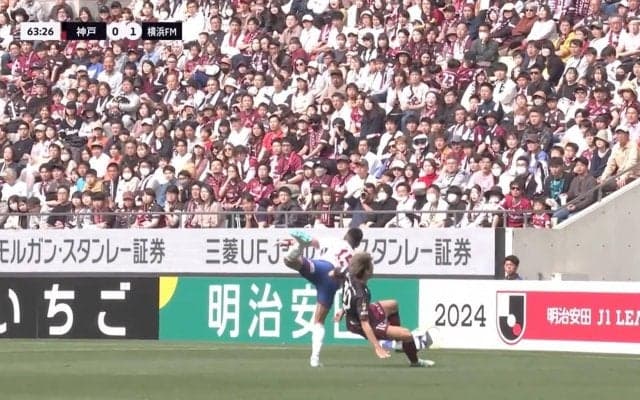 ｢嘘だろ」王者・神戸に緊急事態　エース大迫勇也が空中戦で交錯、痛恨の負傷交代にベンチも騒然「これはやばいぞ」「軽傷であってくれ」