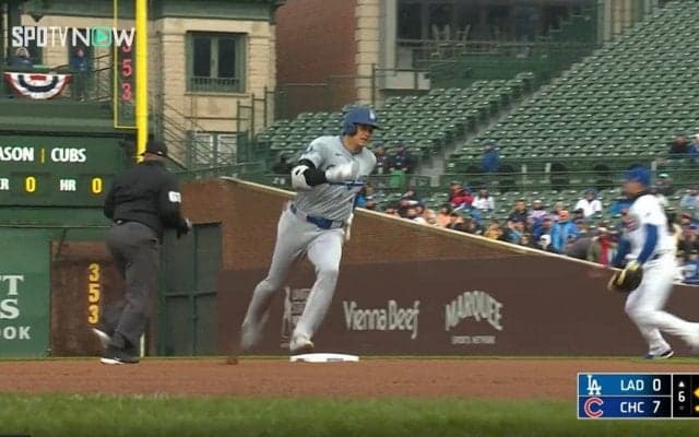 「速い速い！」大谷翔平、快足を飛ばして今季初の三塁打！鈴木誠也が打球を逸らした一瞬のスキをつく好走